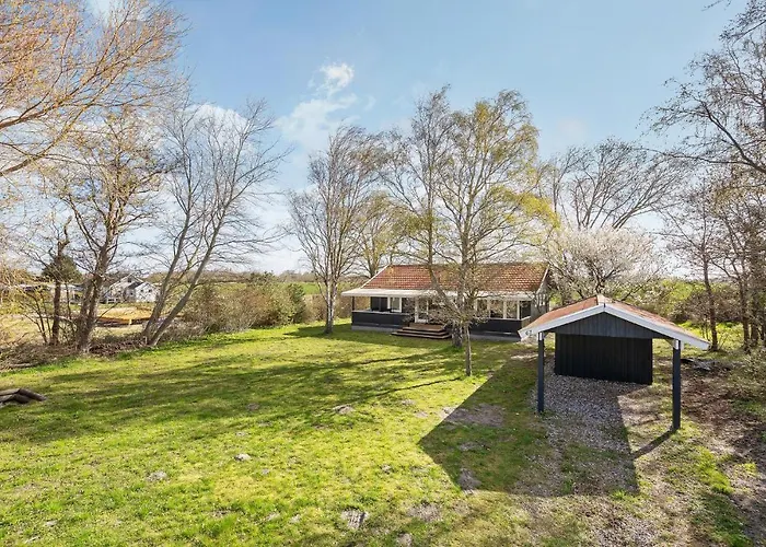 3 Bedroom Gorgeous In Semesterbostad