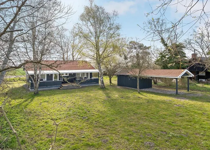 3 Bedroom Gorgeous In Semesterbostad